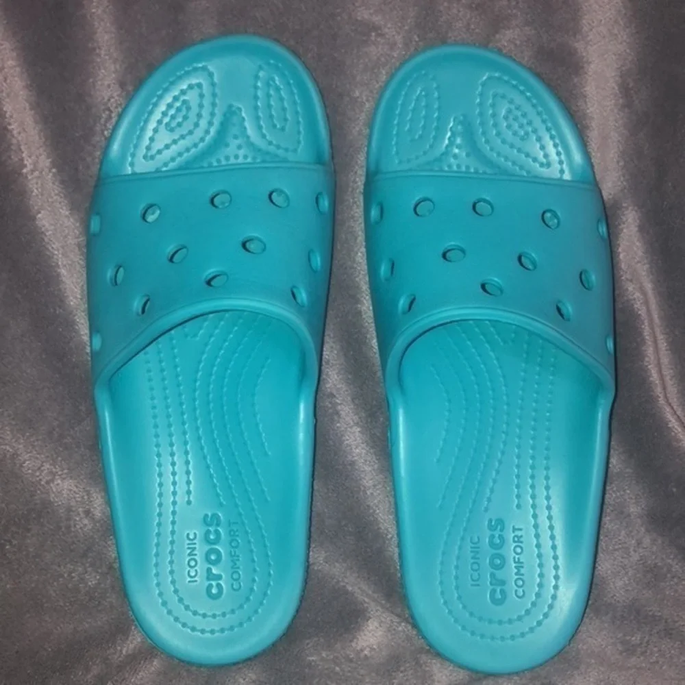 CROCS Classic Slides / Blue Sandals/ Women's Size J6 Lightweight Beach